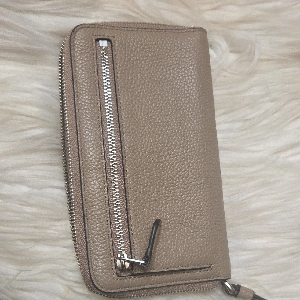 Coach Beige Leather Wallet - Picture 3 of 4